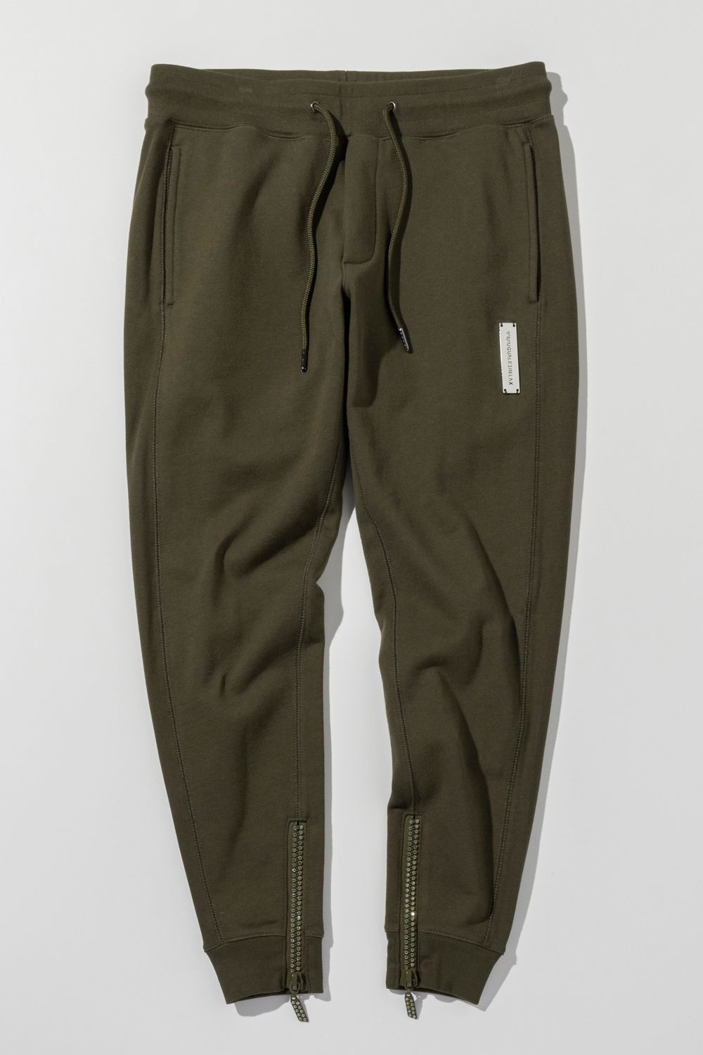 GLITTER ZIP + PLATE JOGGER PANTS / シルバーロゴプレートスウェットロングパンツ (カーキ） (9月中旬入荷予定)