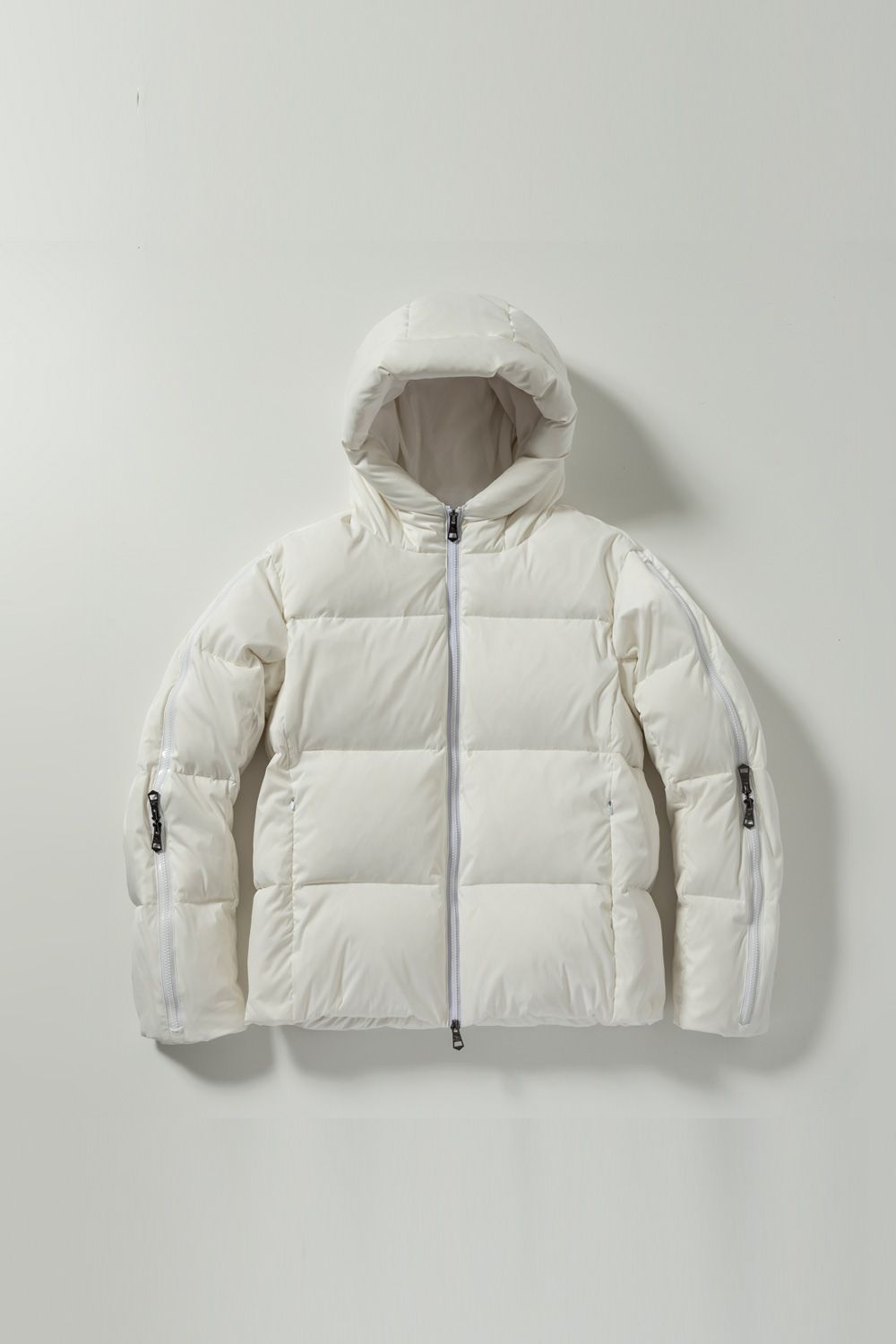1PIU1UGUALE3 RELAX SLEEVE LOGO DOWN / スリーブロゴ 中綿ジャケット ホワイト (9月10月頃入荷