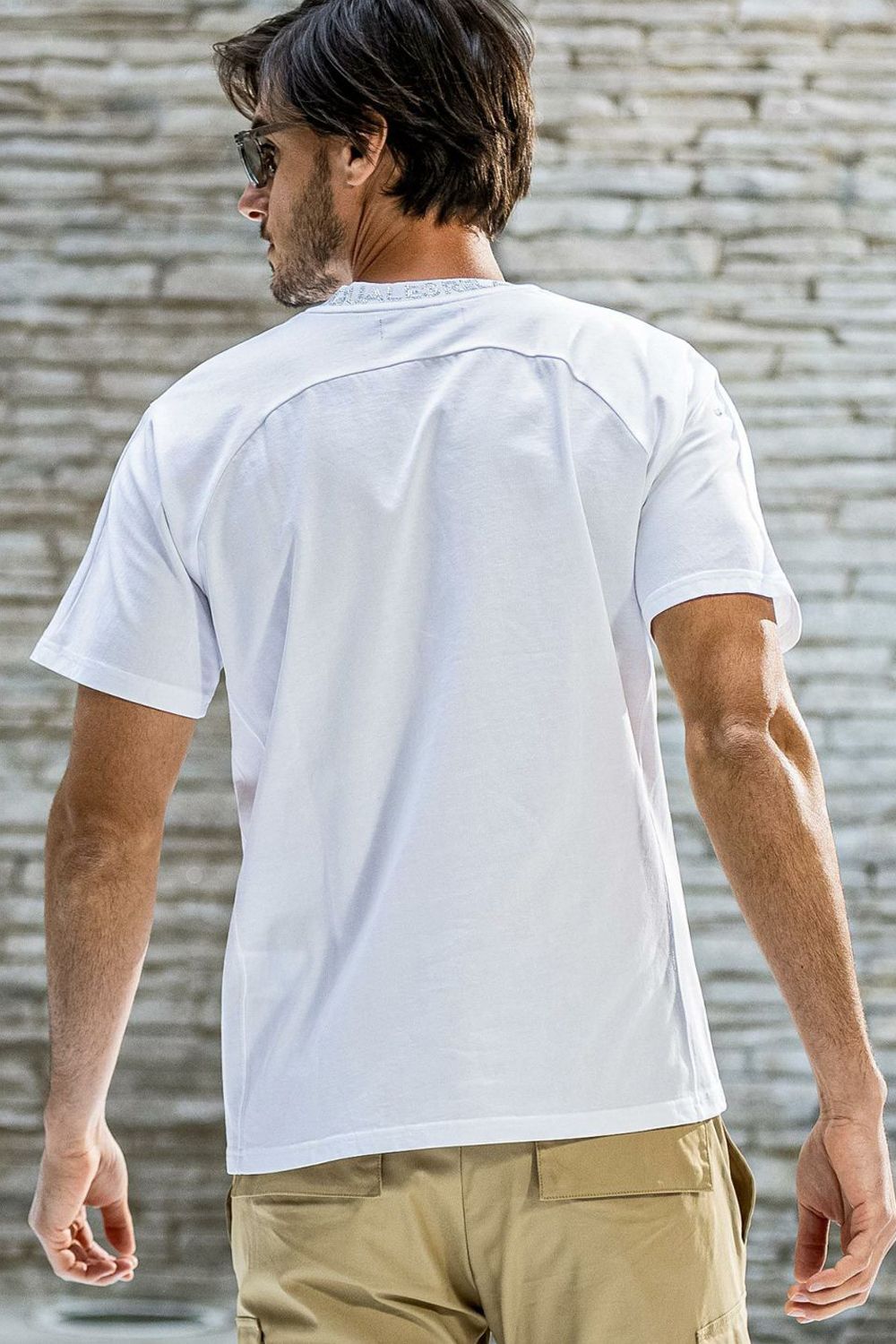 【25AW】 RHINESTONE COLLAR T-SHIRT / ラインストーンネックロゴ Tシャツ (ホワイト)