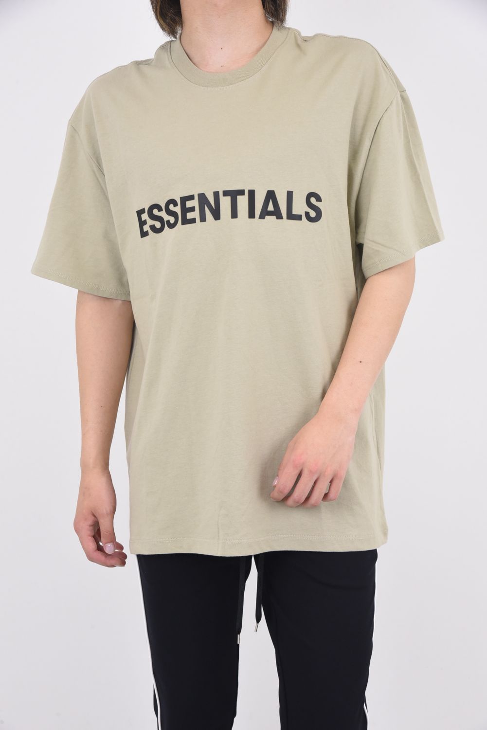 ESSENTIALS FRONT LOGO T-Shirt / フロント ロゴ 半袖 Tシャツ タン - S