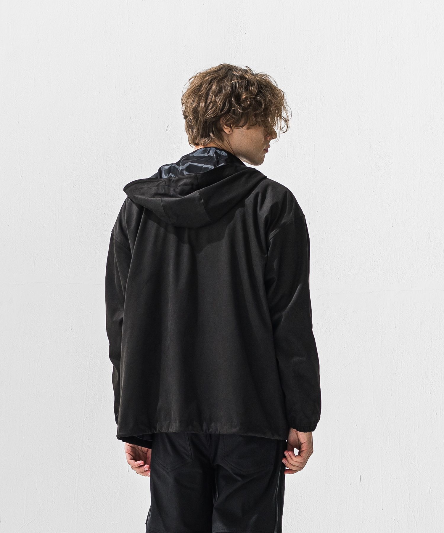suede coach hoodie / エコスエード オーバーサイズ コーチジャケットパーカー (ブラック) (12月中旬入荷予定) ※オーダー締切:9月7日(月)17時