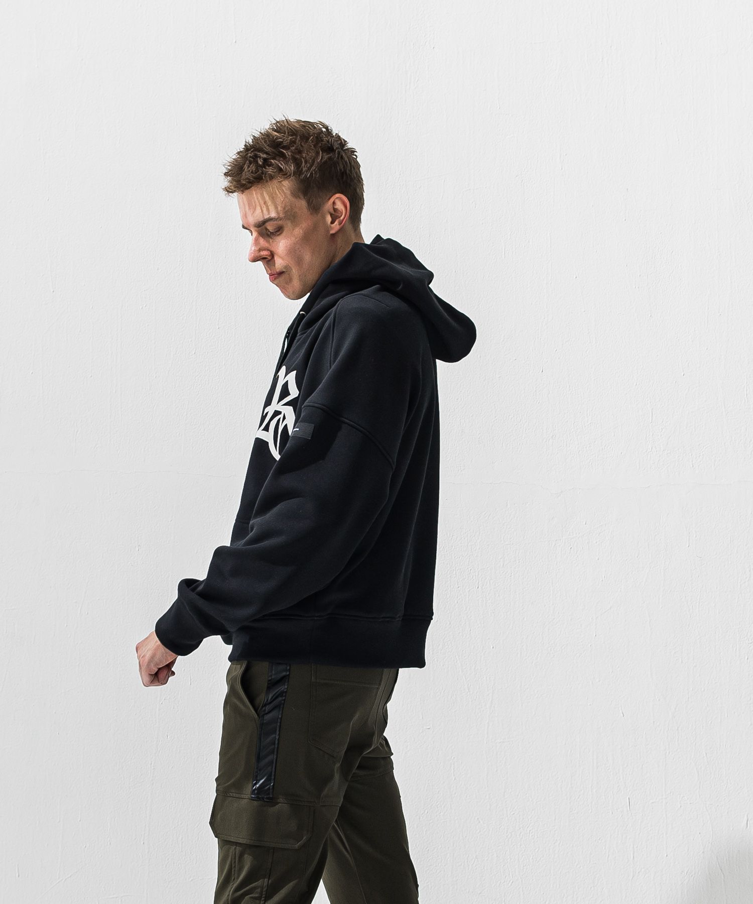 RC VELOURS FLEECE HOODIE / RCレザーワッペン 裏起毛ルーズフーディー (ブラック) (11月上旬入荷予定) ※オーダー締切:9月7日(月)17時