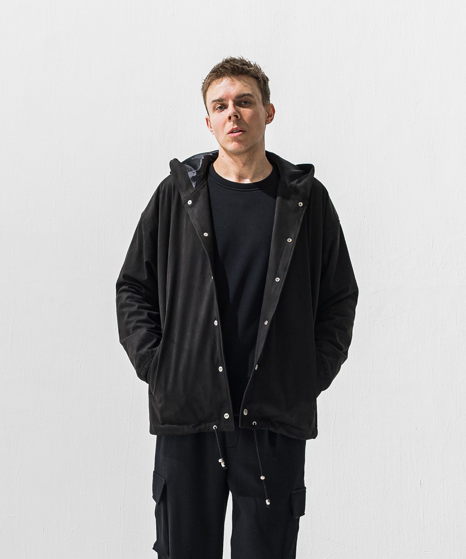 suede coach hoodie / エコスエード オーバーサイズ コーチジャケットパーカー (ブラック) (12月中旬入荷予定) ※オーダー締切:9月7日(月)17時