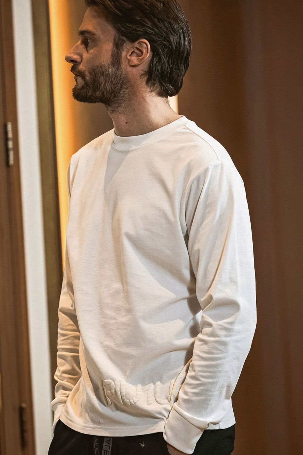 【26SS】 HAND-EMBROIDERED LOGO LONG T-SHIRT / ブランドロゴ 発泡ロゴプリント ロングスリーブTシャツ (ホワイト)