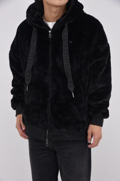 【25AW】 FUR BLOUSON WITH LOGO ON THE HEM / リブ フーデッドファーブルゾン (ブラック)