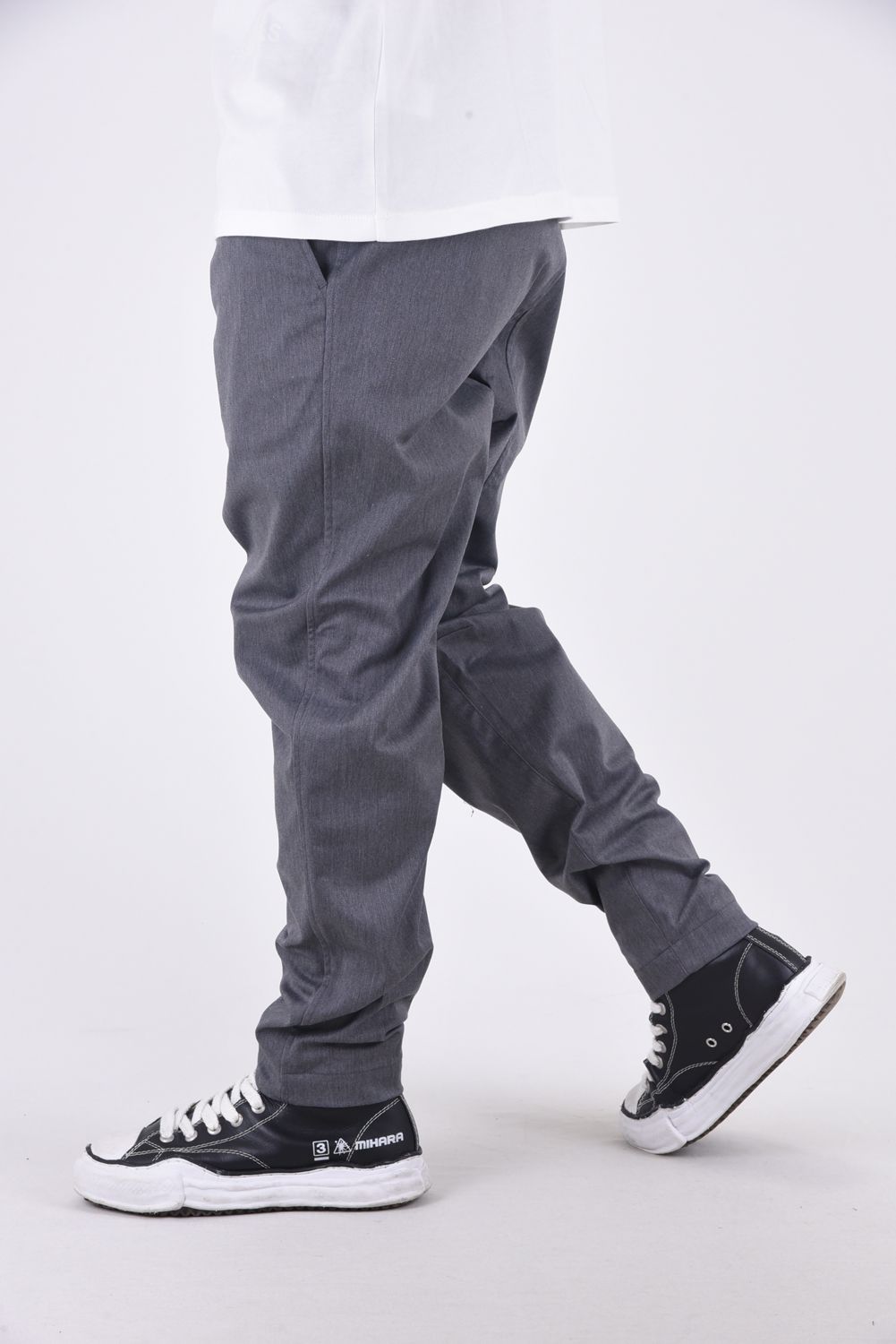 White Mountaineering - TWILL STRETCHED DARTED PANTS