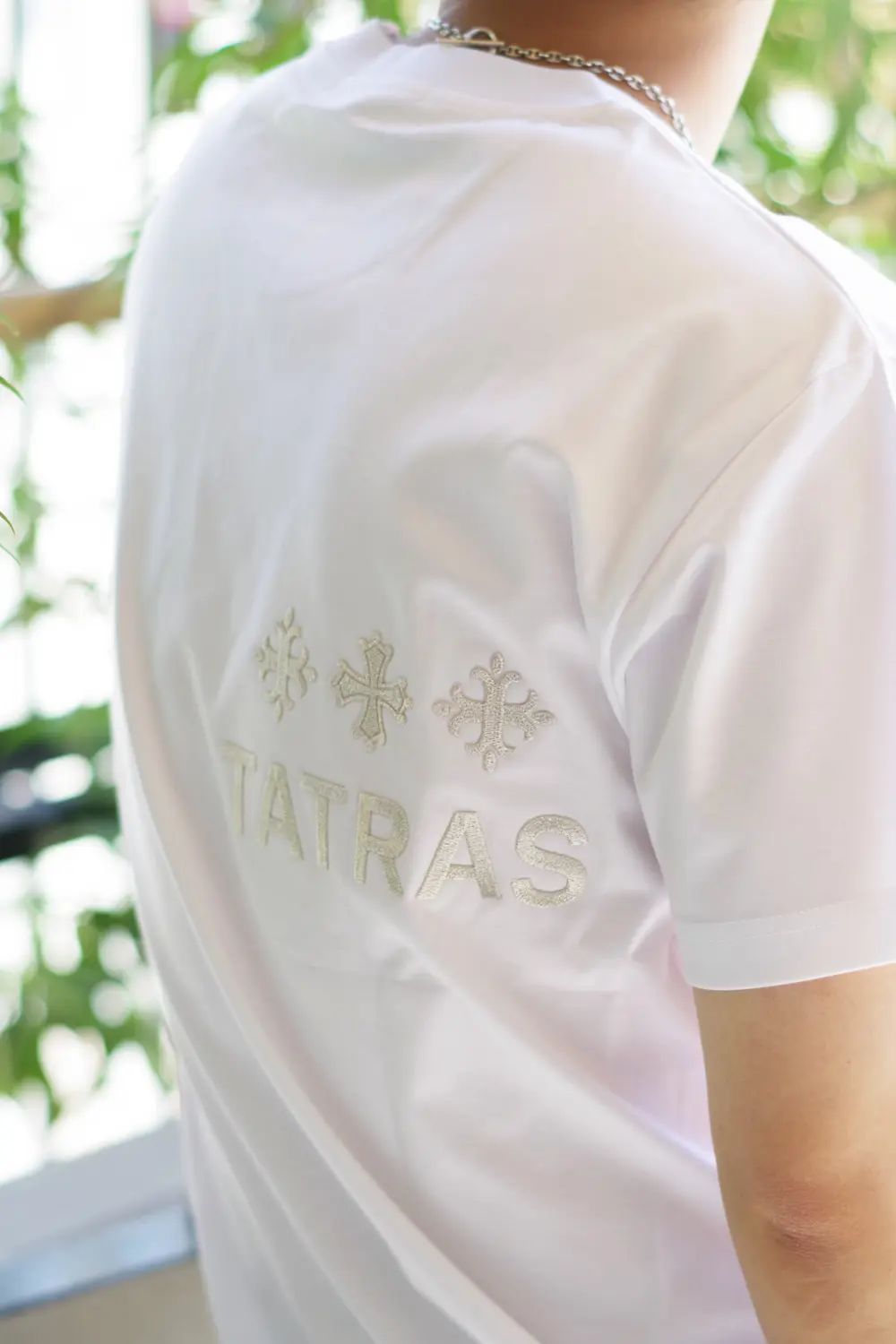 NUNKI (ヌンキ) / ブランドロゴ刺繍 ハーフスリーブ Tシャツ ホワイト