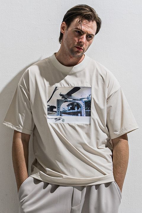 HELI OVERNYLON T / ナイロントリコット フォトプリント オーバーサイズ Tシャツ (グレージュ)