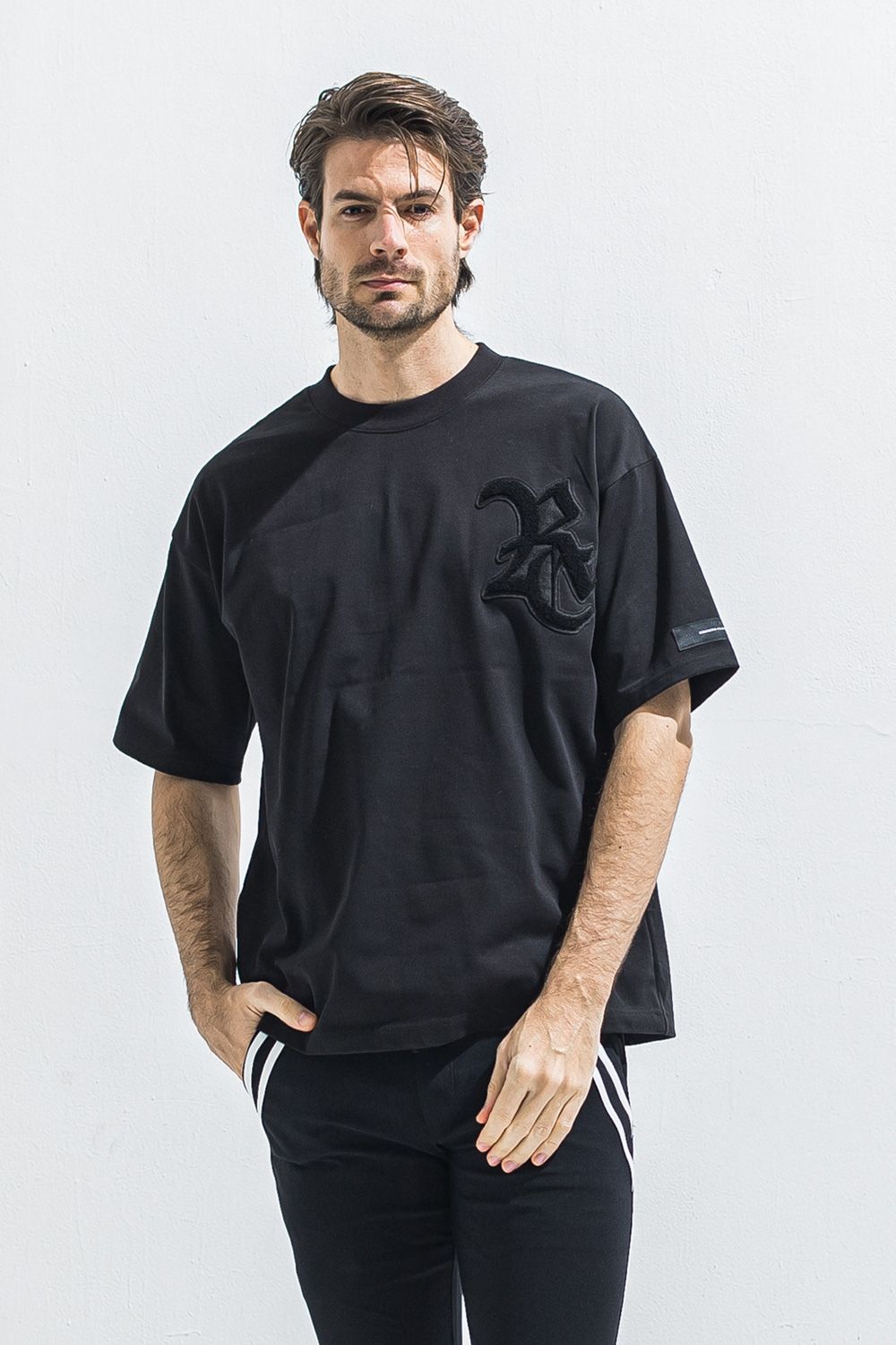 RC OVER TEE / ロゴ ワッペン オーバーサイズ Tシャツ （ブラック/ブラック） (5月中旬入荷予定) ※オーダー締切:2月15日(日)18時