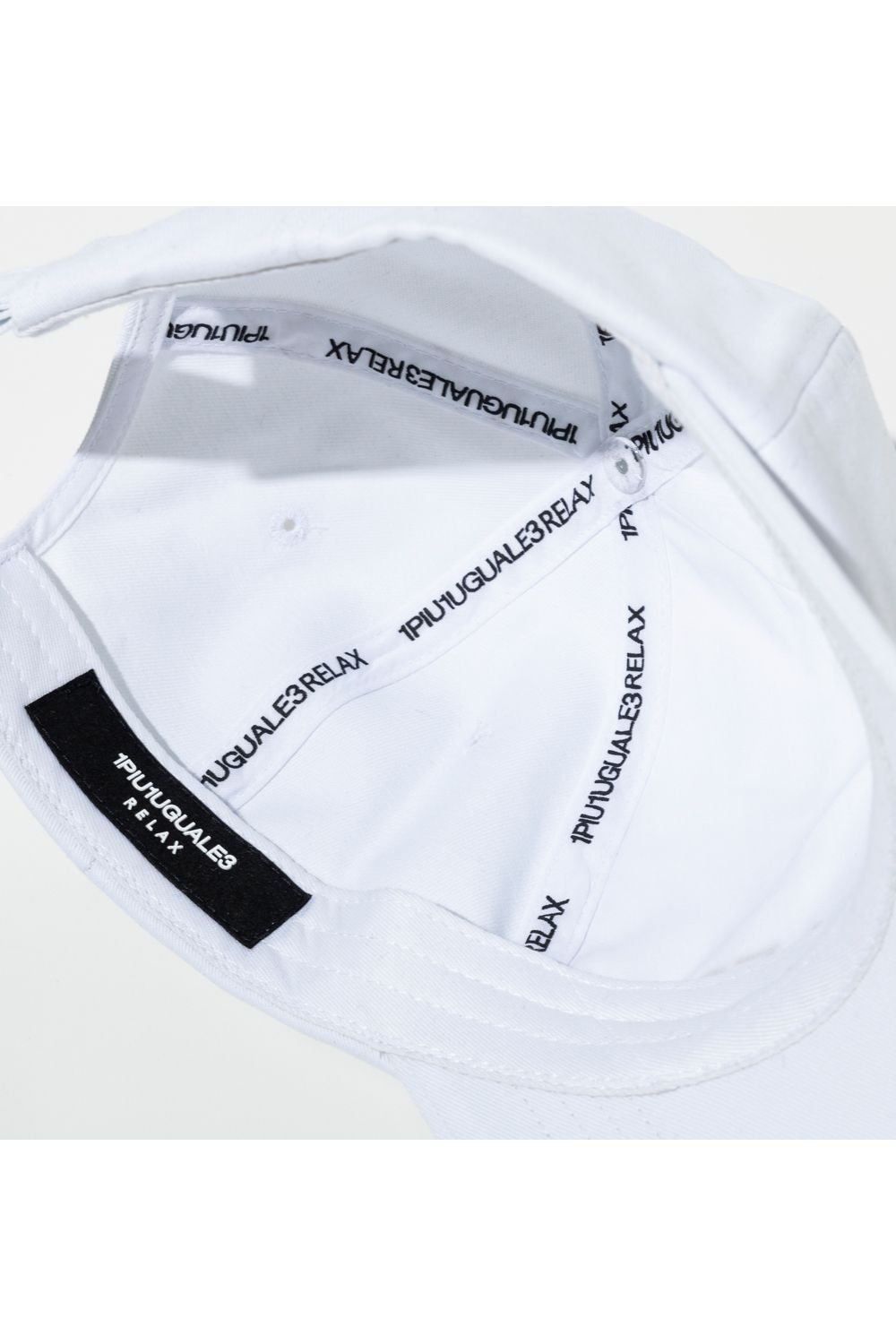 EMBOSSED LOGO CAP / エンボスロゴ ベースボールキャップ (ホワイト) (12月中旬入荷予定)