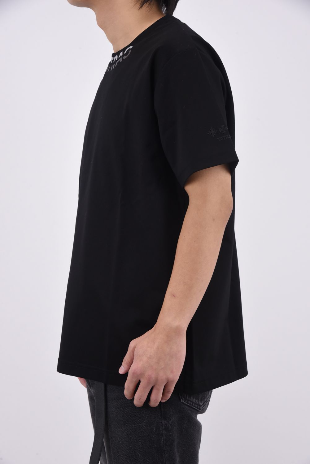 WANDO (ワンド) / ネックロゴ クルーネック Tシャツ ブラック