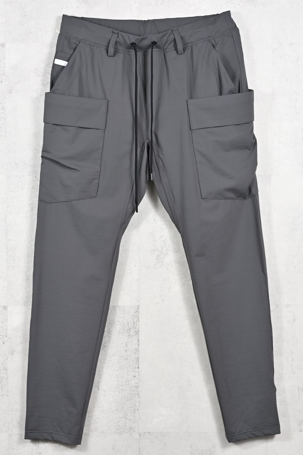 GR PT / ナイロンストレッチ タイトテーパードシルエット ギアパンツ (チャコール) (3月中旬入荷予定) ※オーダー締切12/13(土)17:00