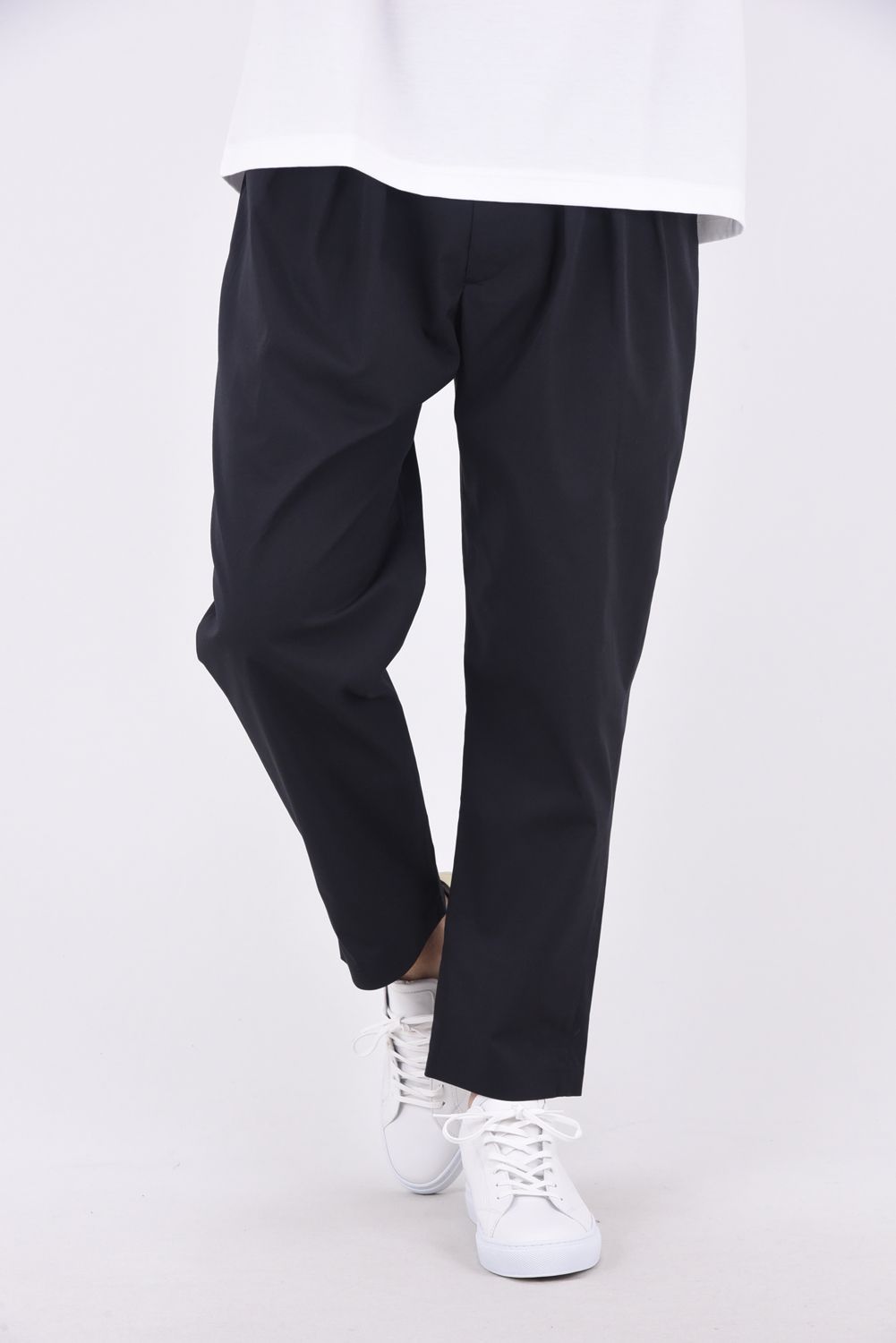 White Mountaineering - 【BLK】 SOLOTEX 3 TUCKED EASY TAPERED PANTS