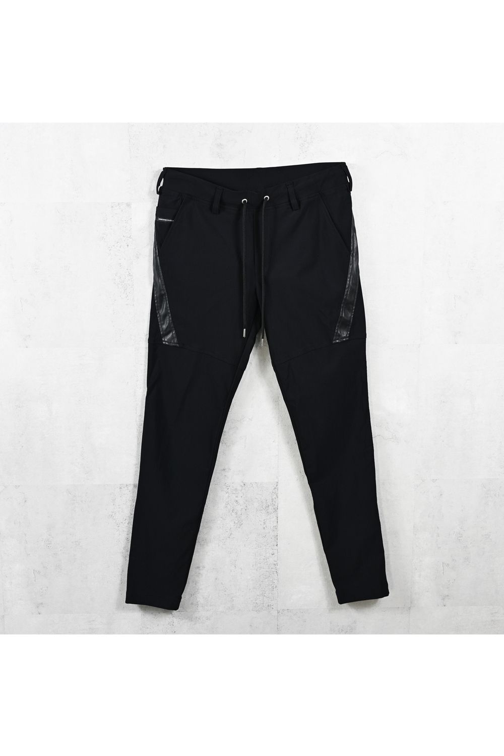 TYLER NYLON PANTS / ストレッチナイロン サイドライン タイトテーパード イージーパンツ (ブラック) (5月中旬頃入荷予定) ※オーダー締切:2月15日(日)18時