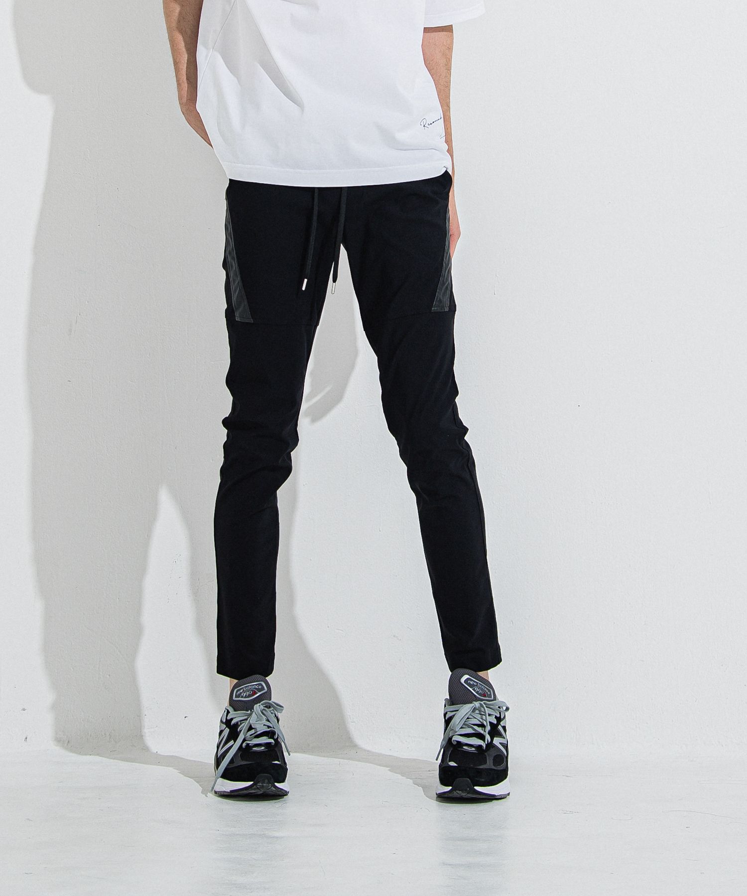 TYLER NYLON PANTS / ストレッチナイロン サイドライン タイトテーパード イージーパンツ (ブラック) (5月中旬頃入荷予定) ※オーダー締切:2月15日(日)18時