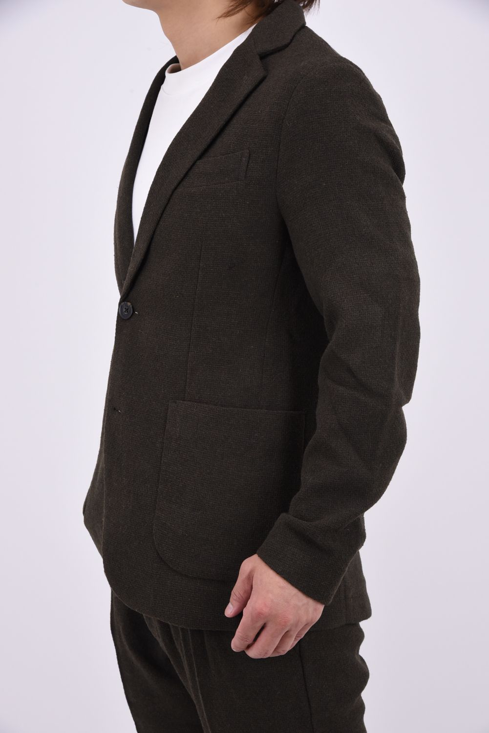 【26AW】【セットアップ】 WOOL-BLEND CAMO-EMBOSSED JACKET & SLACKS / ウール混 エンボスカモフラージュ テーラードシングルジャケット&イージースラックス (カーキ)