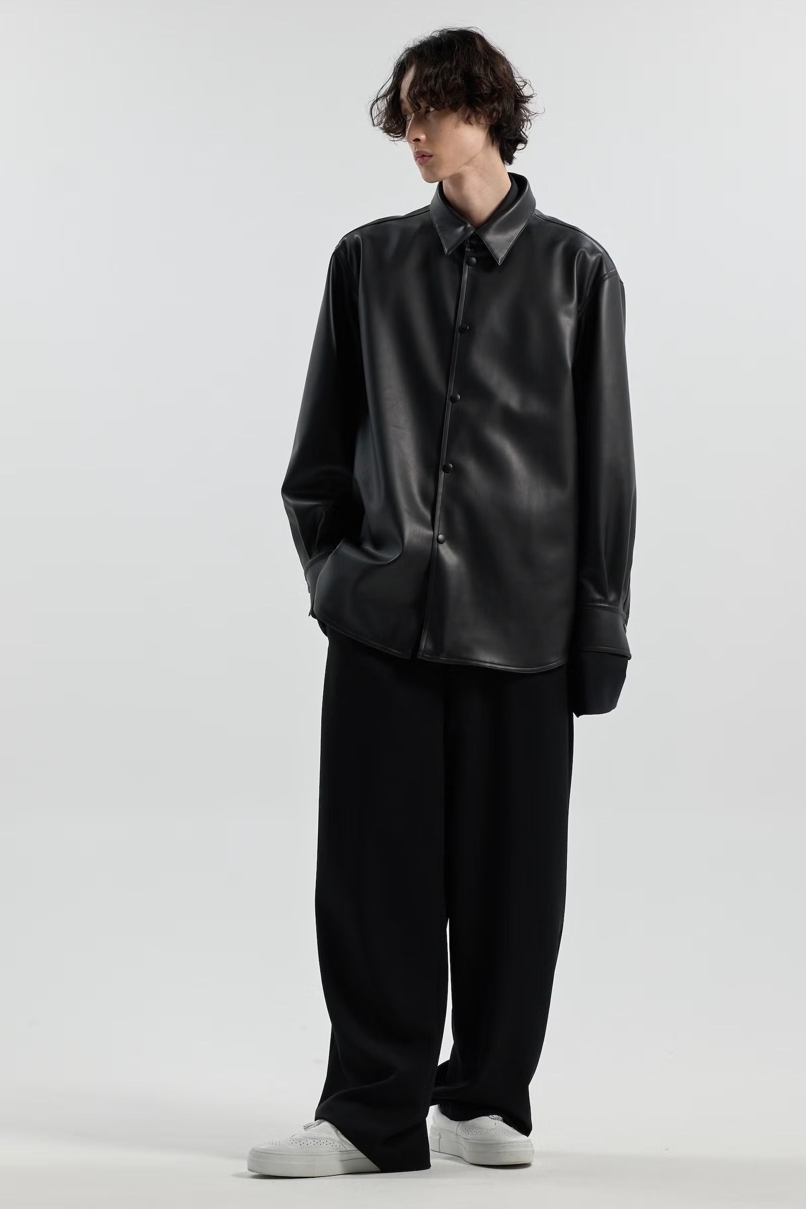 SYNTHETIC LEATHER SHIRT / シンセティック レザーシャツ (ブラック) (8月下旬~9月上旬）