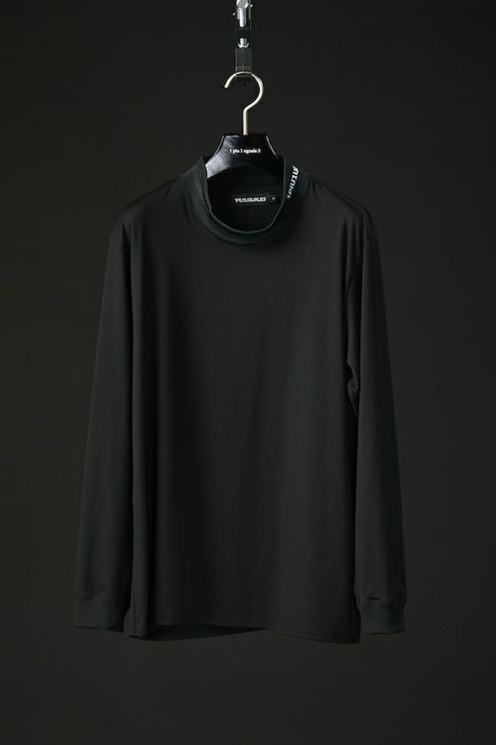【113SPORT VOL.12 / 24AW】 113SPORT × THESAINT COMFORTABLE HYBLID MOCK / 113ロゴ  モックネック ブラック×ブルー