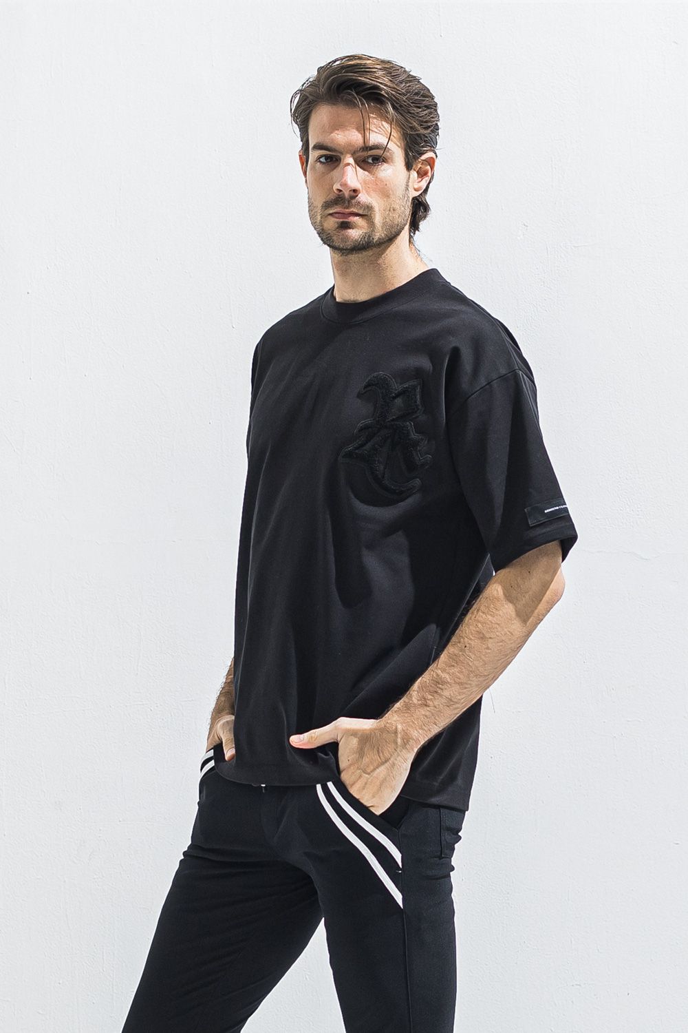 RC OVER TEE / ロゴ ワッペン オーバーサイズ Tシャツ （ブラック/ブラック） (5月中旬入荷予定) ※オーダー締切:2月15日(日)18時