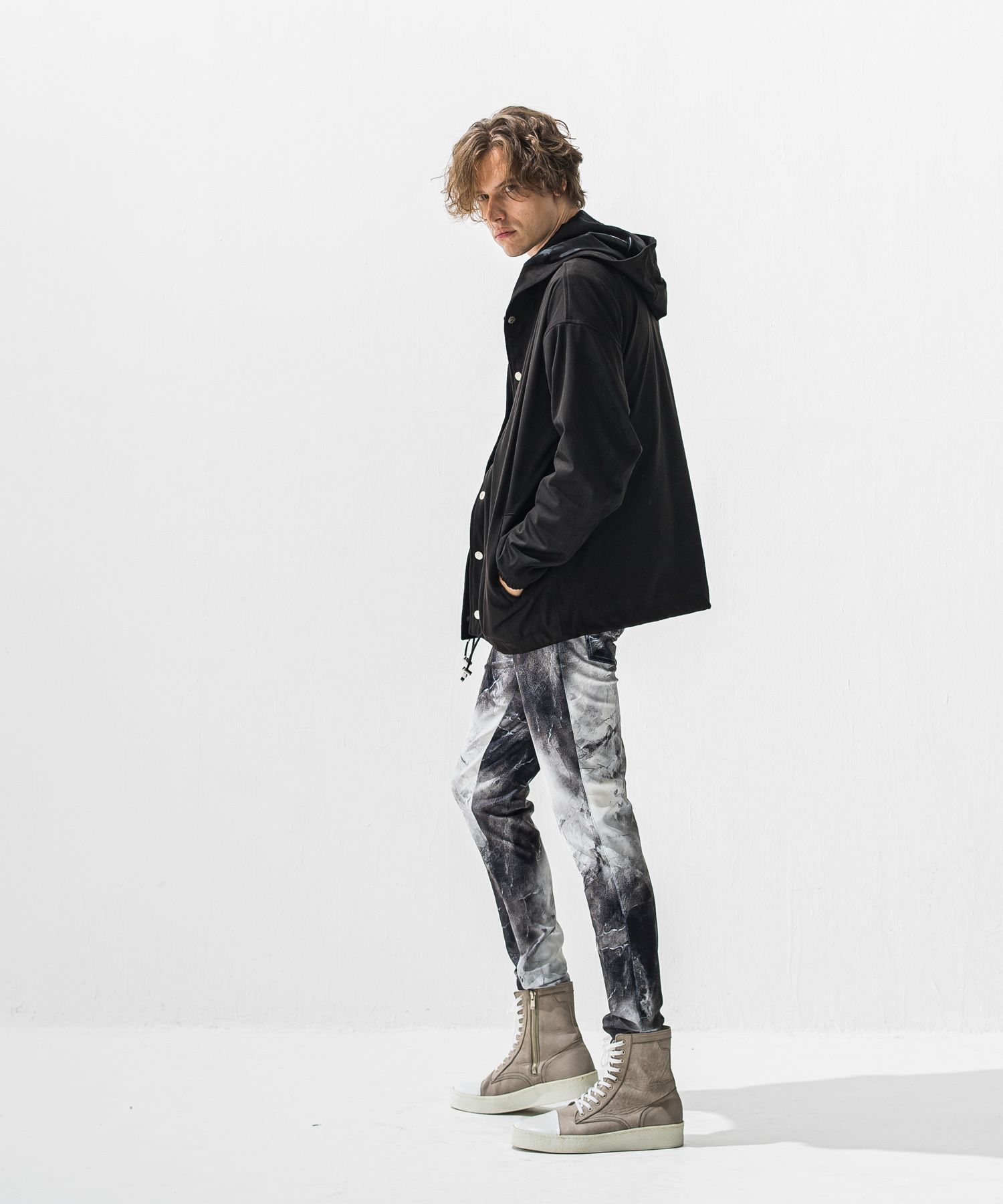 suede coach hoodie / エコスエード オーバーサイズ コーチジャケットパーカー (ブラック) (12月中旬入荷予定) ※オーダー締切:9月7日(月)17時
