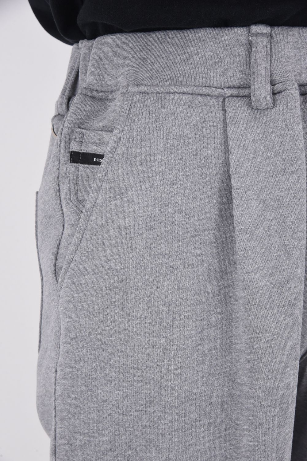 【26SS 39th】 HF URAKE WIDE TUCK PANTS / 高機能裏毛 セミワイドシルエット イージータックパンツ (グレー)