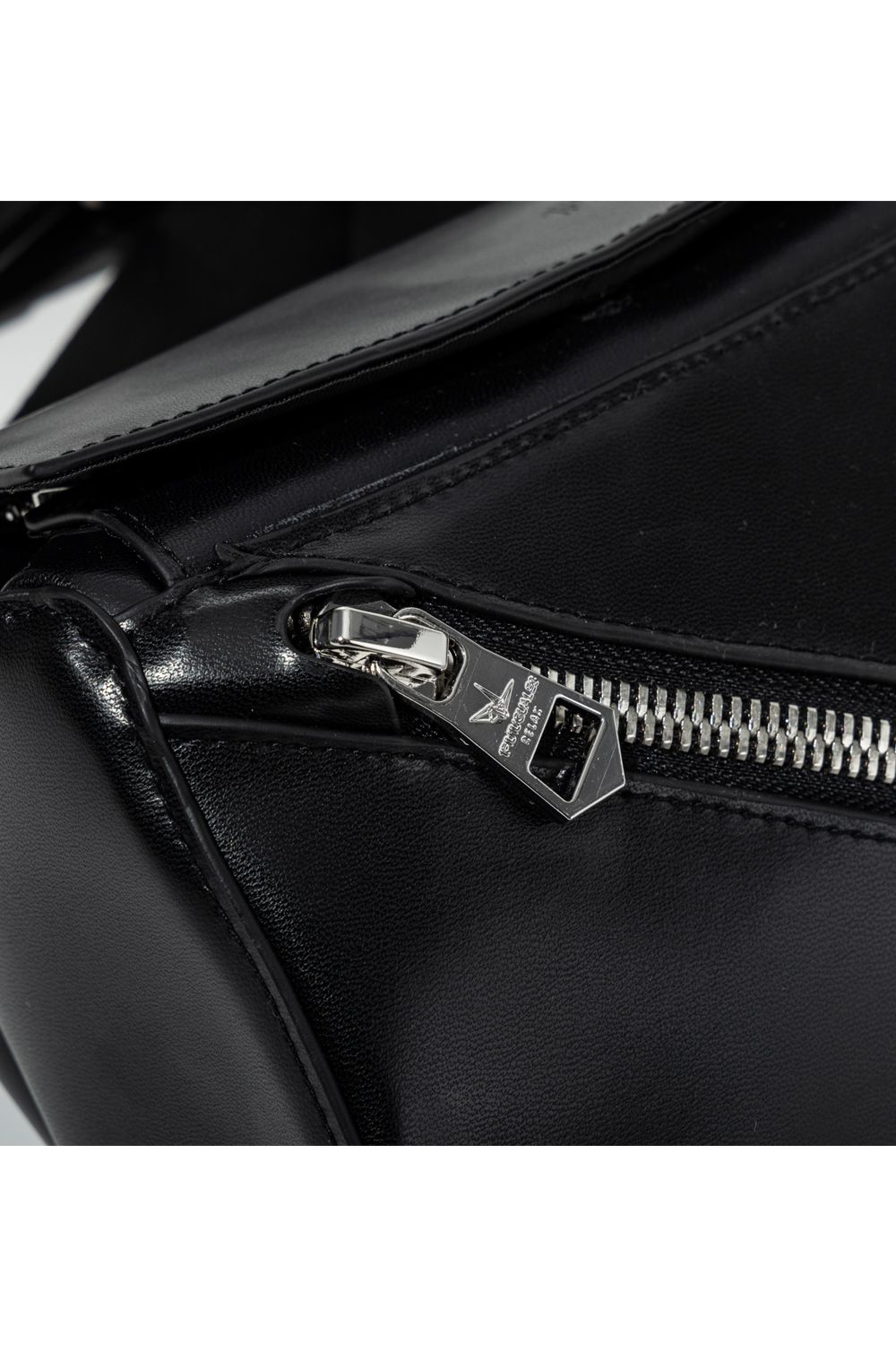 BOX BODY BAG / ボックス型 ボディバッグ (ブラック) (12月中旬入荷予定)