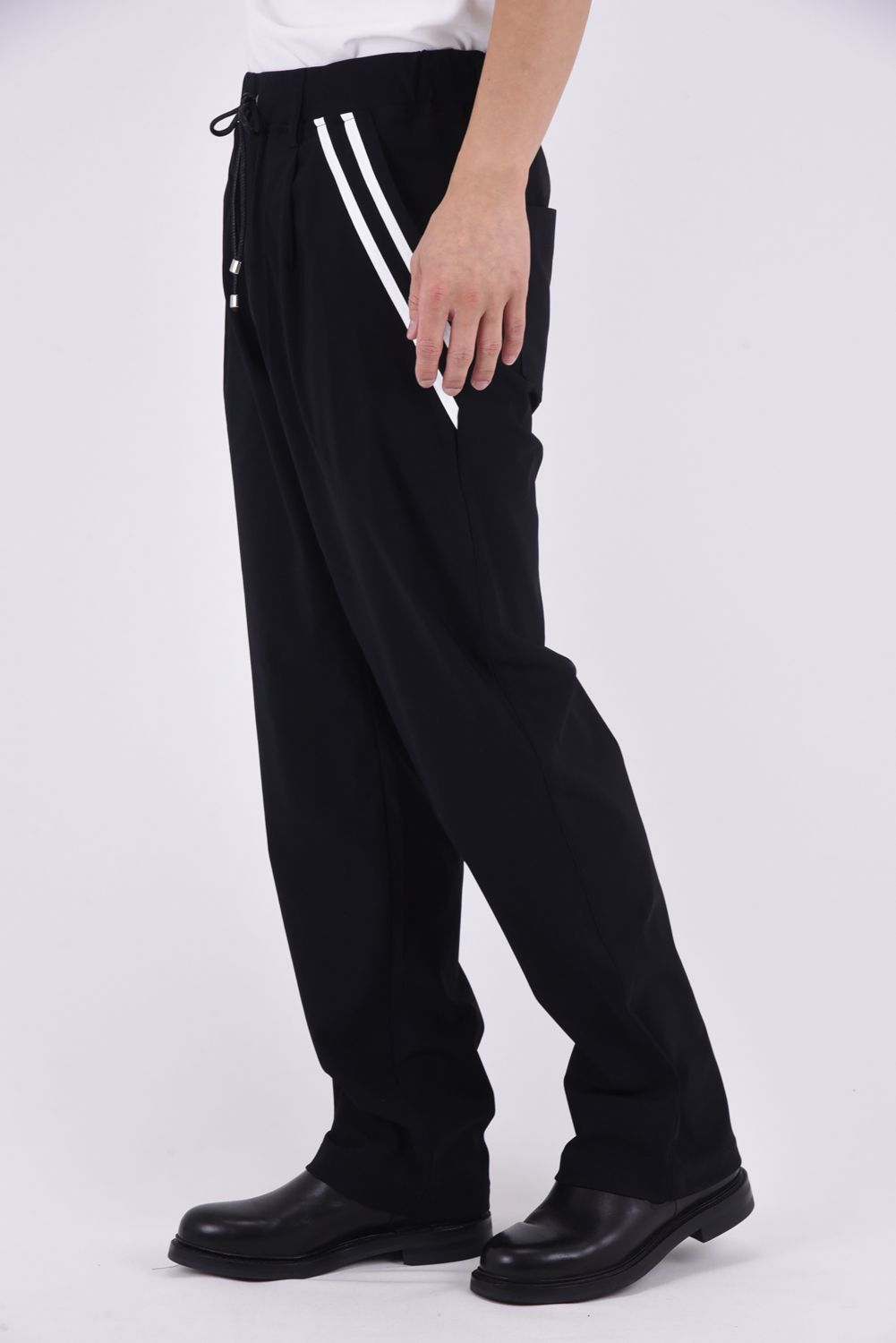 EDGE NYLON SEMI WIDE PT / ナイロンマイクロファイバー エコレザーライン セミワイド イージーパンツ (ブラック/ホワイト)