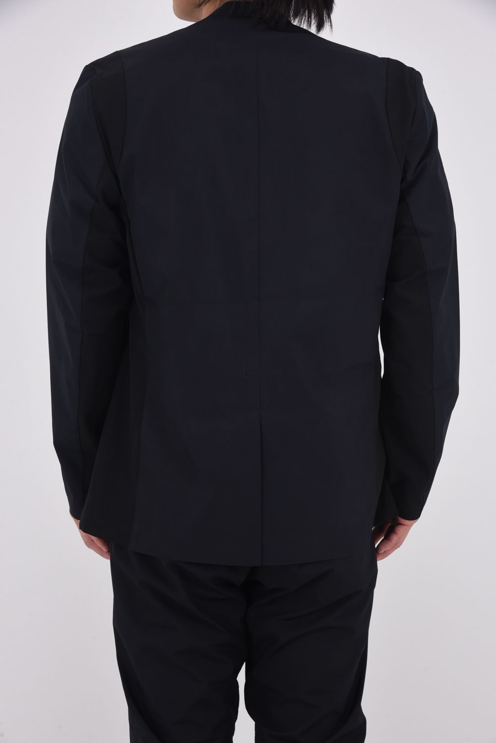 【+phenix】 NO COLLAR JACKET & SLACKS / WINDSTOPPER® PRODUCTS BY GORE-TEX LABS ノーカラージャケット&スラックスセットアップ (ブラック)