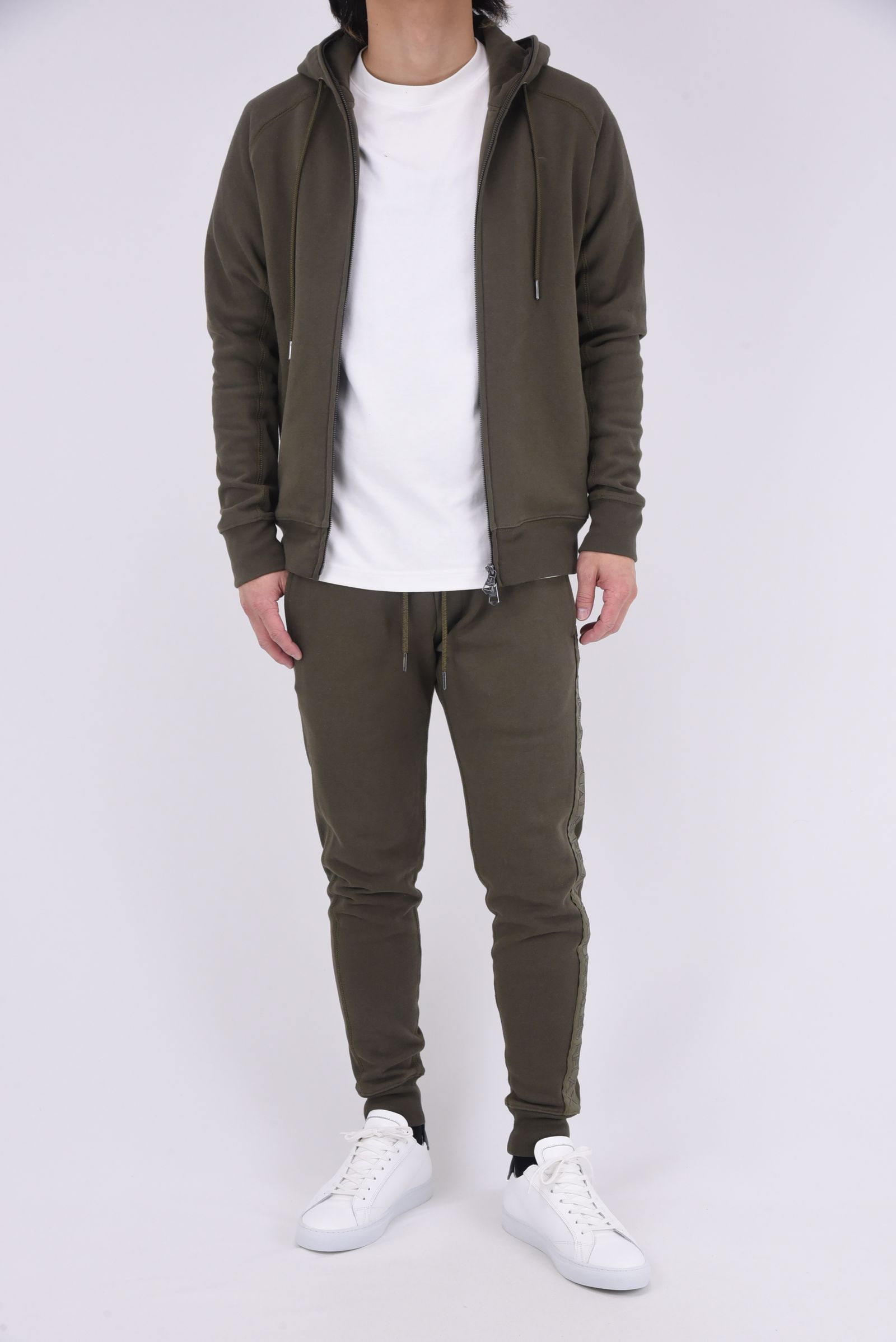 TAPE LOGO LONG PANTS / テープロゴ ロングパンツ (カーキ)