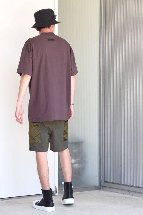 【FOG ESSENTIALS】 最新コレクションのアイテムを使用したストリートカジュアルスタイル ②