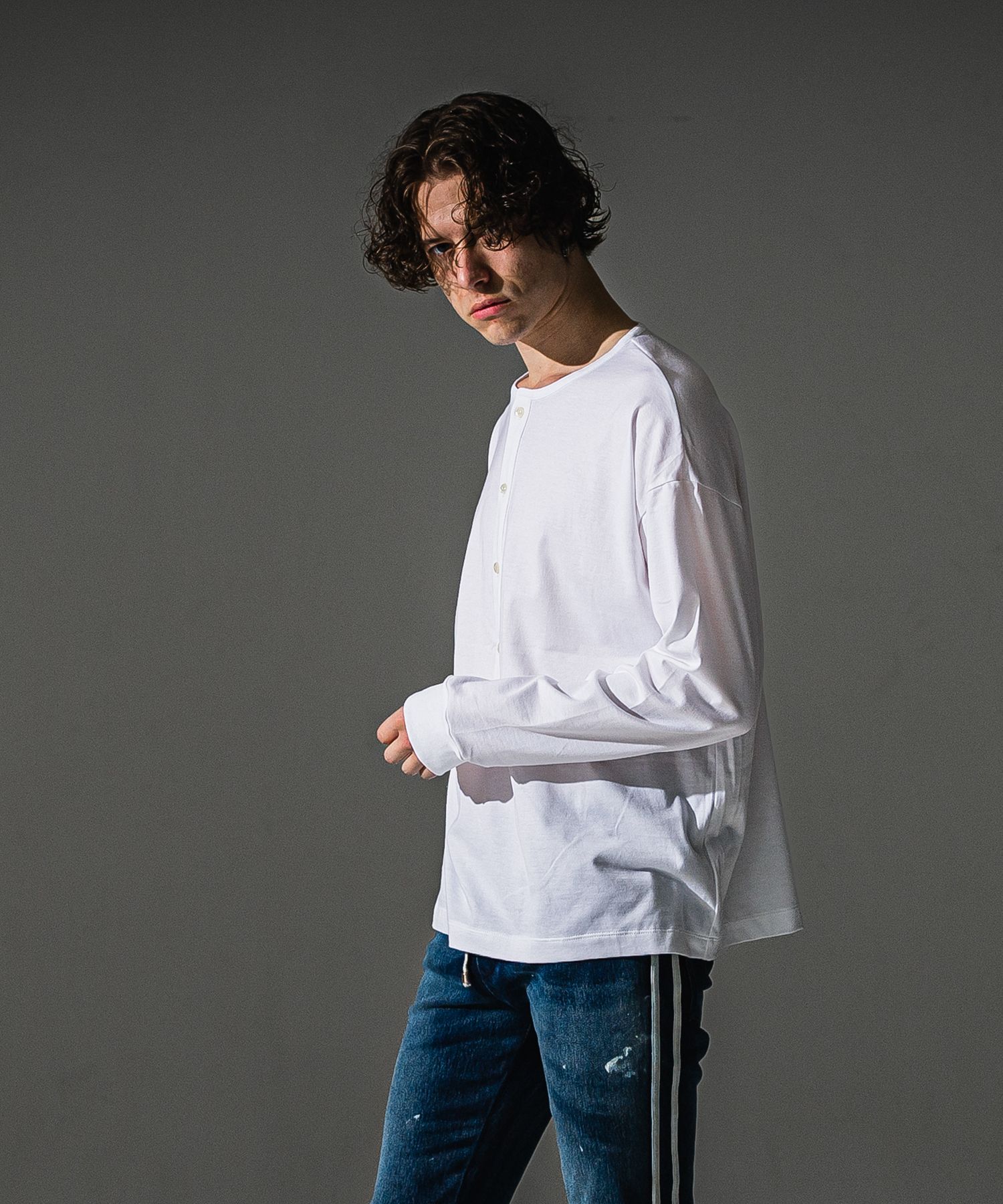 OVER HENRY LONGSLEAVE / オーバーサイズ ヘンリーネック ロングスリーブTシャツ (ホワイト) (7月中旬入荷予定) ※オーダー締切:5月23日(土)17時
