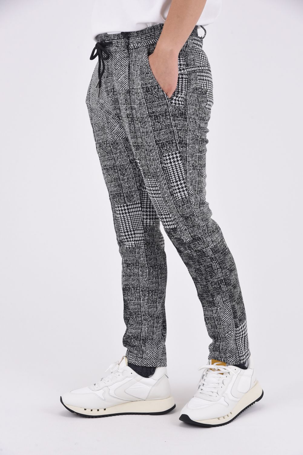 JJACQUARD SLACKS / ハウンドトゥースジャガードスラックス （ブラック）
