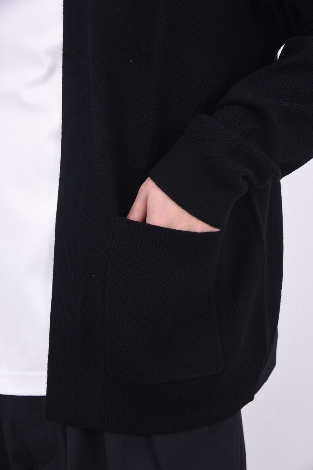 YURUFUWA CARDIGAN / メリノウール バックロゴ カーディガン ブラック