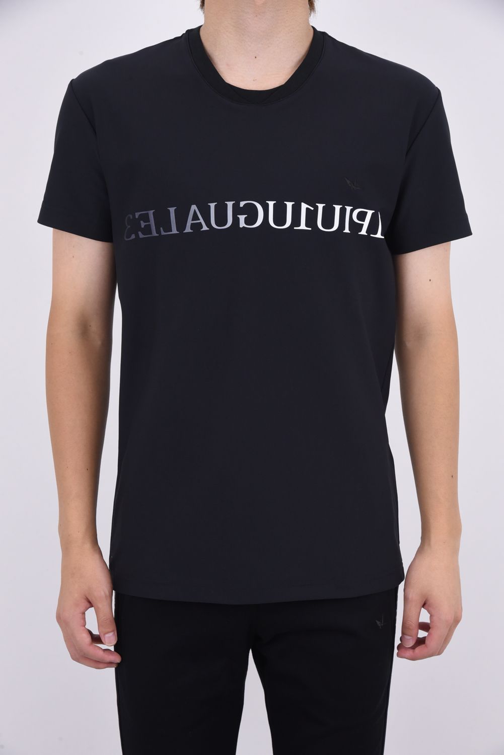 《1PIU1UGUALE3 SPORT》 113 SPORT HYBRID NECK S/S / ブランドロゴ Vネック 半袖 Tシャツ ブラック