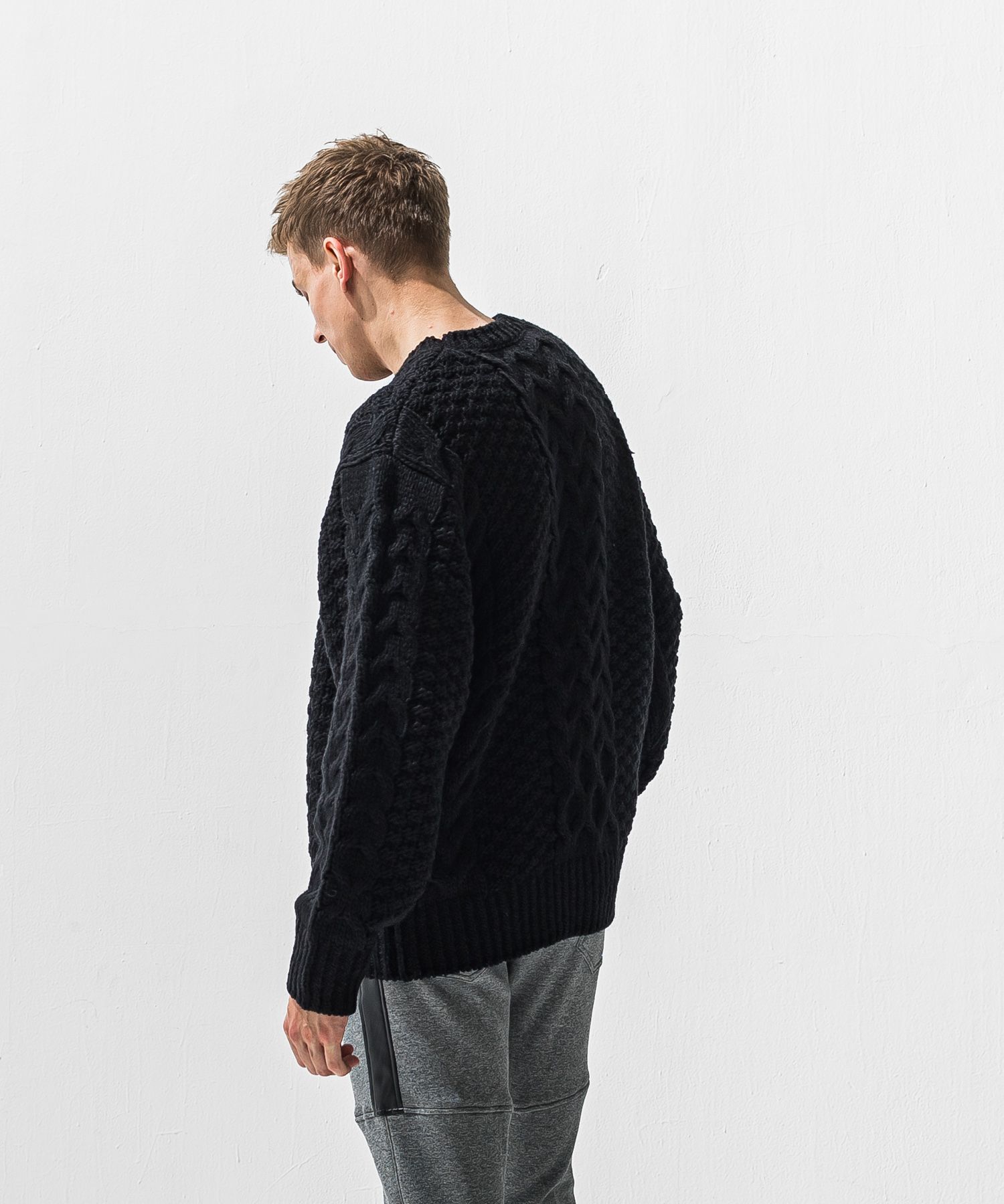 CABLE LAW SWEATER / ケーブル編み ローゲージセーター (ブラック) (10月下旬入荷予定) ※オーダー締切:9月7日(月)17時