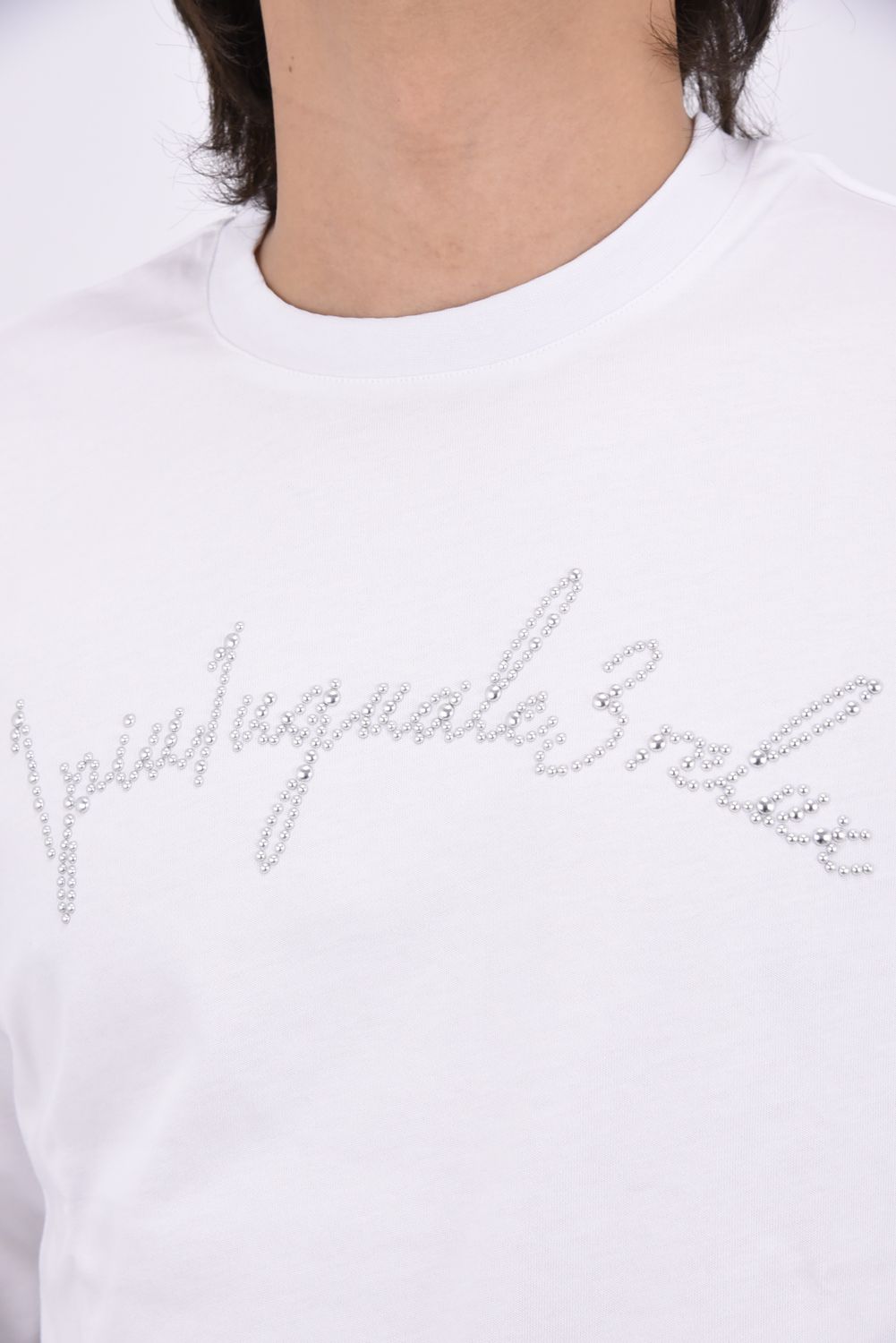 【26AW】 SCRIPT LOGO HOTFIX STUDS L/S T-SHIRT / スクリプトロゴ ホットフィックス スタッズ ロングスリーブ Tシャツ (ホワイト)