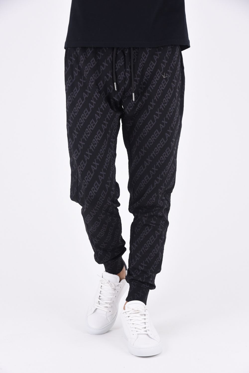 1PIU JACQUARD JOG PANTS / 総柄 ロゴジャガード パンツ ブラック