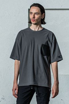 LEATHER POCKET OVER NYLON TEE / エコレザーポケット ルーズTシャツ グレー