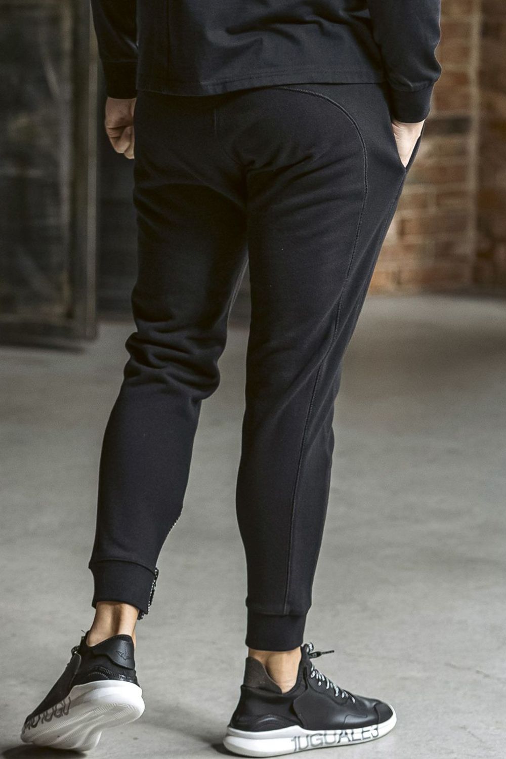 GLITTER ZIP + PLATE JOGGER PANTS / シルバーロゴプレートスウェットロングパンツ (ブラック) (9月中旬入荷予定)