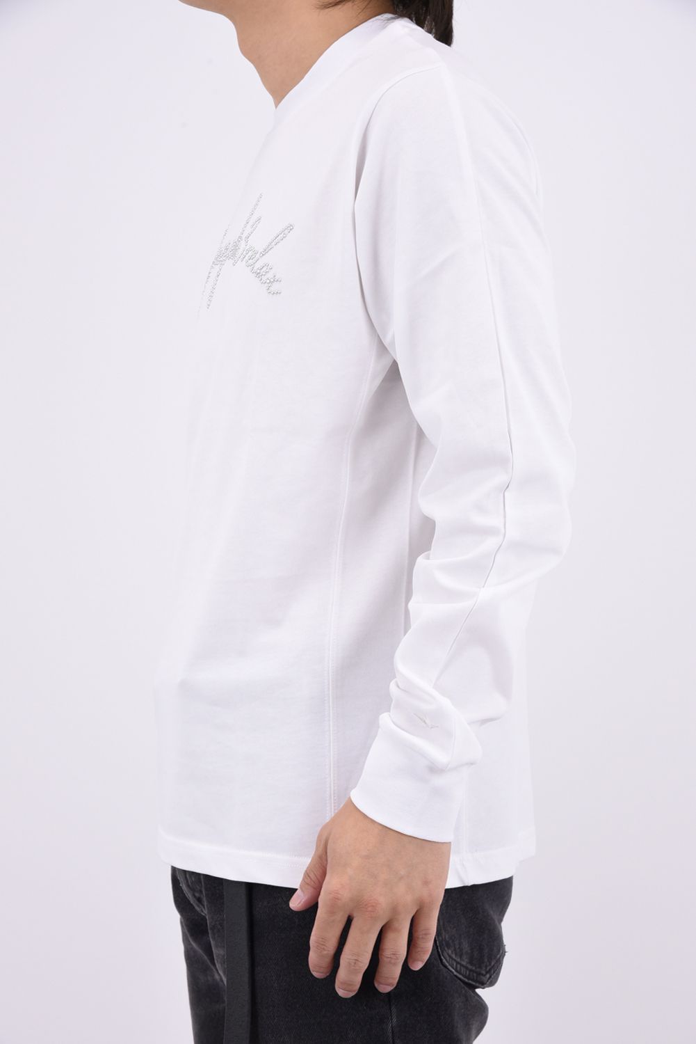 【26AW】 SCRIPT LOGO HOTFIX STUDS L/S T-SHIRT / スクリプトロゴ ホットフィックス スタッズ ロングスリーブ Tシャツ (ホワイト)