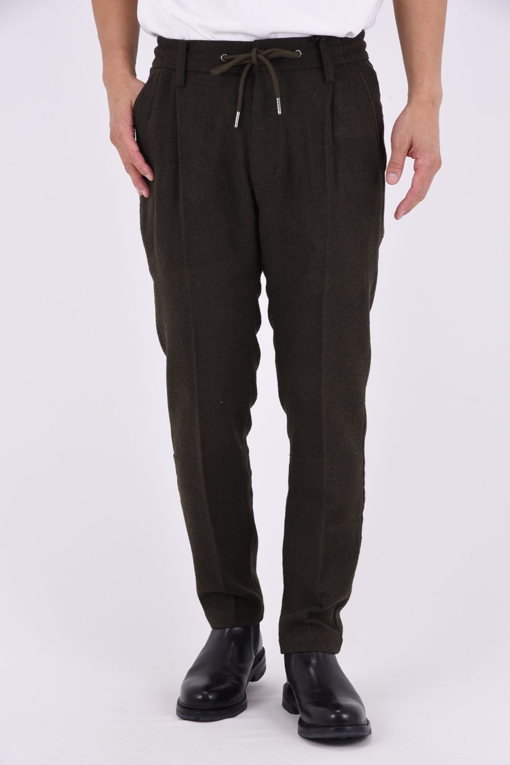 【26AW】【セットアップ】 WOOL-BLEND CAMO-EMBOSSED JACKET & SLACKS / ウール混 エンボスカモフラージュ テーラードシングルジャケット&イージースラックス (カーキ)