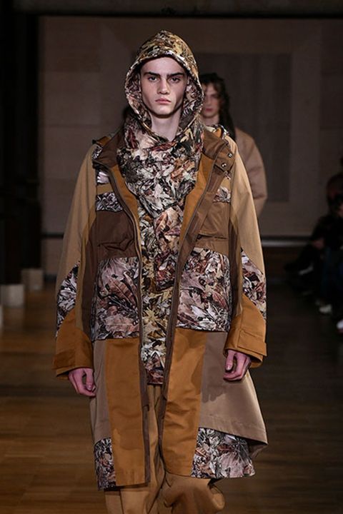 GORE-TEX INFINIUM FALLEN LEAVES PRINTED DOUBLE LAYER COAT / インクジェットプリント フーデッド ロングコート ブラウン