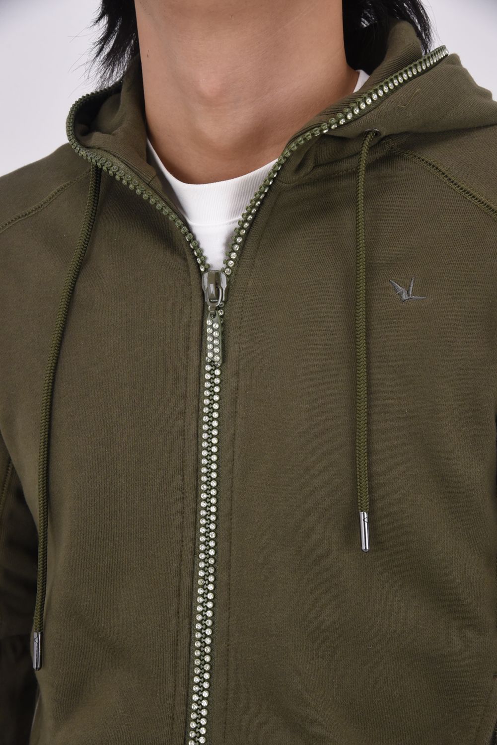 【25AW】 GLITTER ZIP + PLATE HOODIE / シルバーロゴプレートスウェットパーカー (カーキ)