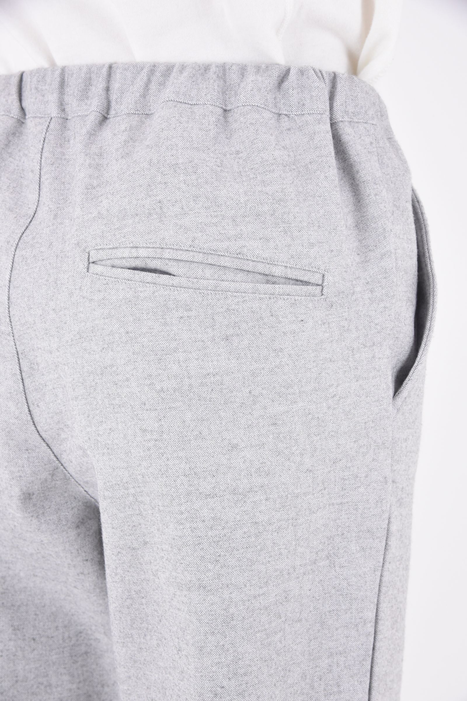 【STAFF RECOMMENDED ITEM】 PAT WIDE EASY PANTS / ストレッチツイル ウェビングベルト付き イージースラックス グレーウール