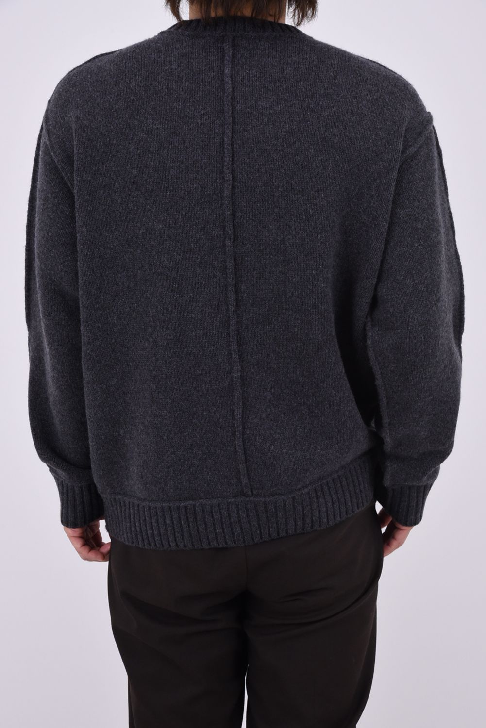 SEAM DETAIL CREWNECK / シーム ディテール クルーネック ニット (チャコールグレー)