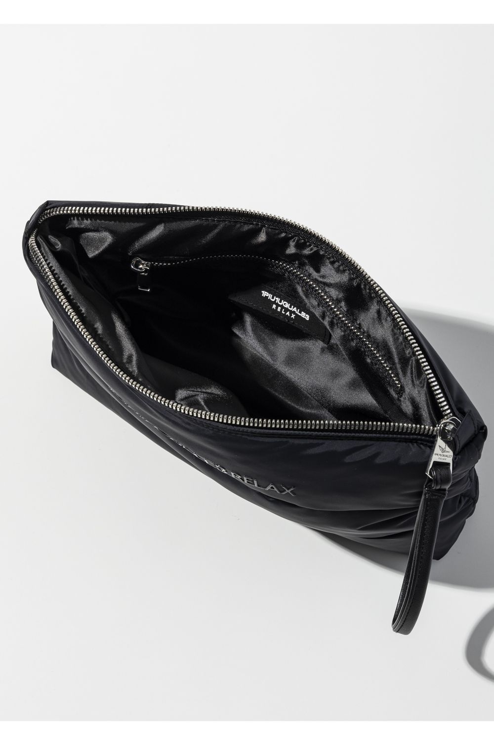 【26AW】 PUFFY NYLON CLUTCH BAG / ナイロン クラッチバッグ (ブラック) (8月上旬入荷予定)