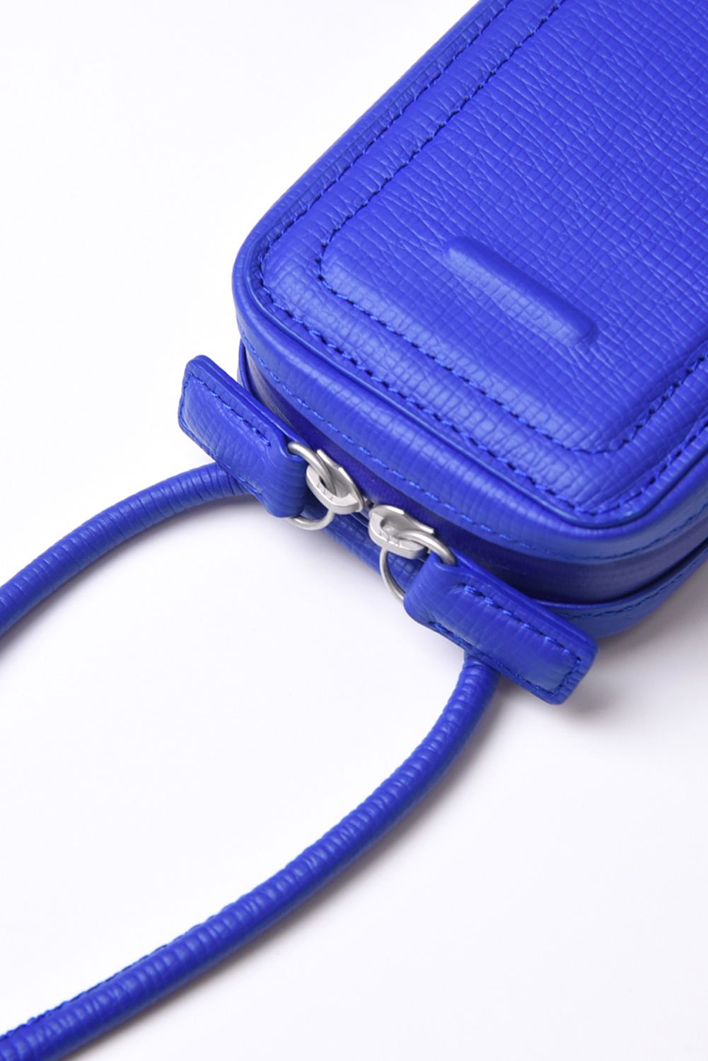 STRAPPED-ACCESSORY-MICROBAG / ストラップ付き MagSafe対応 ショルダーマイクロバッグ (ラピスブルー)