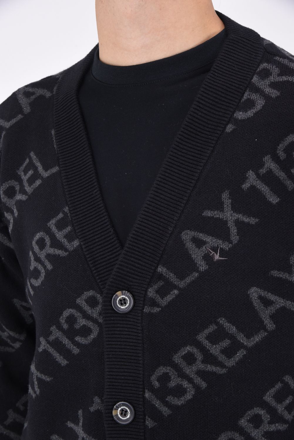 DIAGONAL LOGO CARDIGAN / 総柄ロゴ ニットカーディガン ブラック