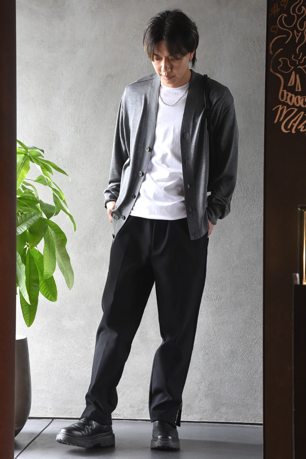 【CINOH】 上品とリラックス感を両立するカーディガンスタイル