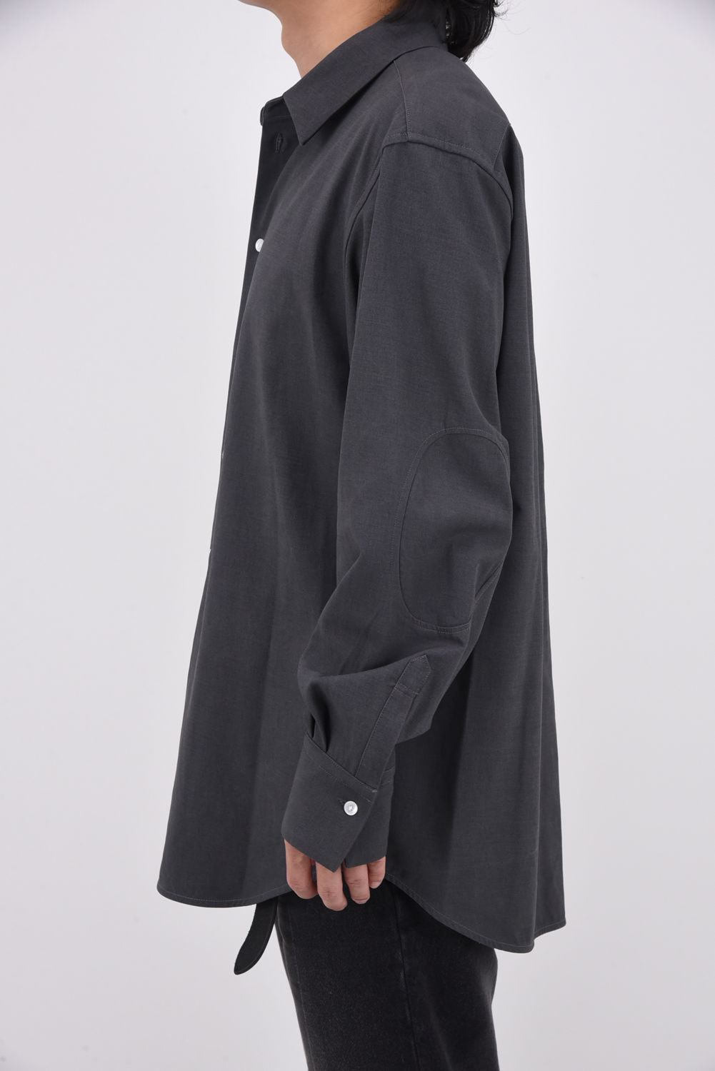 COTTON TWILL ELBOW PATCH DETAIL SHIRT / チャコールブラック